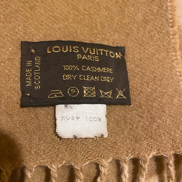- SOLD- Louis Vuitton 100% cashmere scarf - Picture 6 of 8